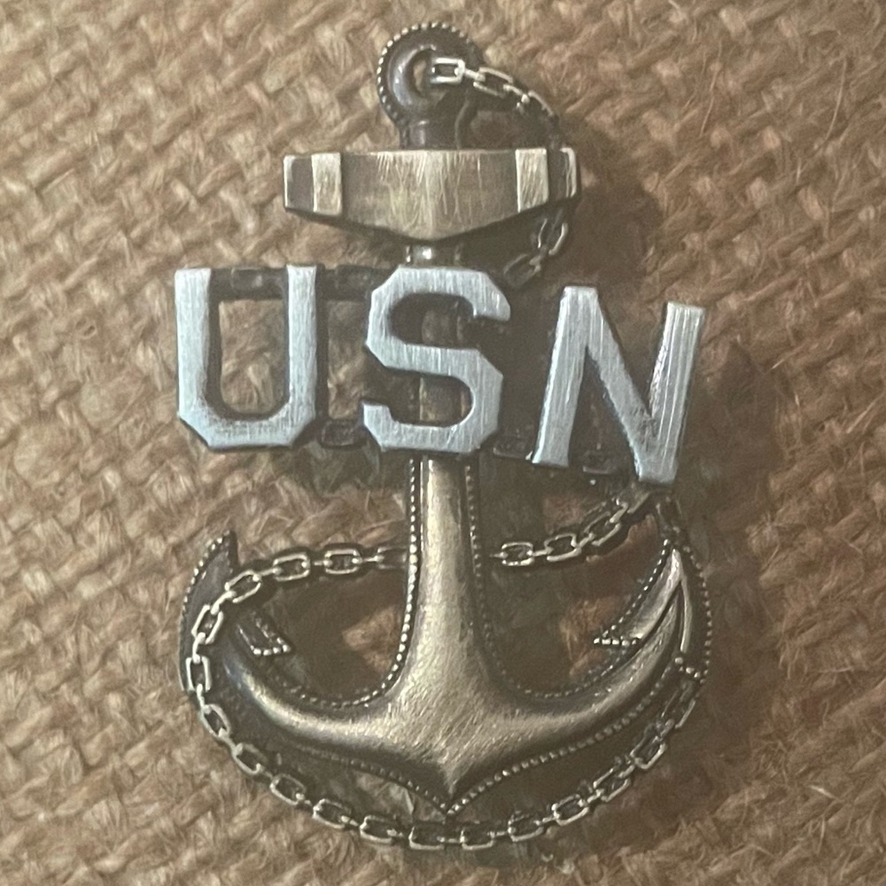 VINTAGE US NAVY USN ANCHOR PIN